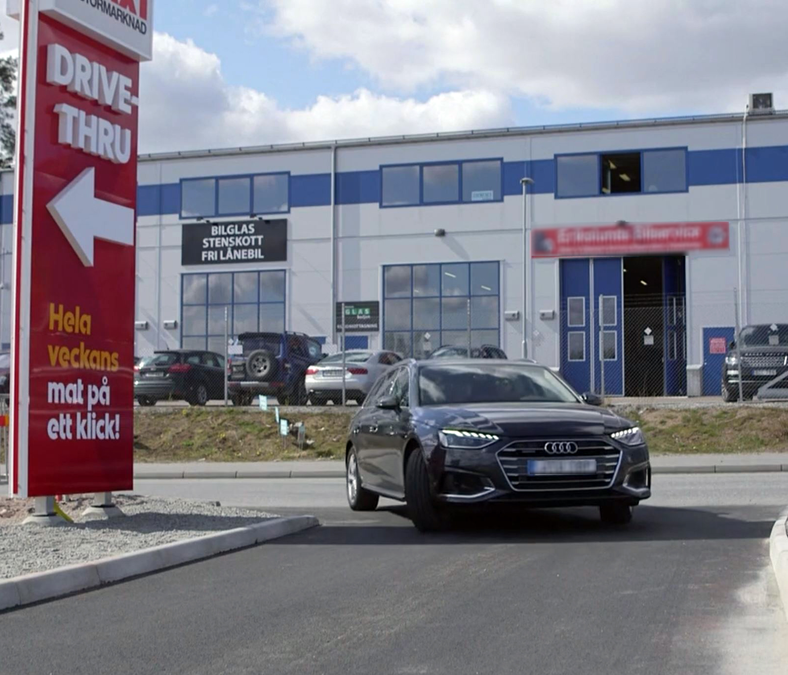 A car approaching the order pick-up point - StrongPoint’s Drive Thru solution